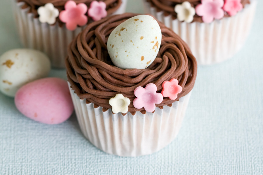 Cupcake de Páscoa com ninho de chocolate