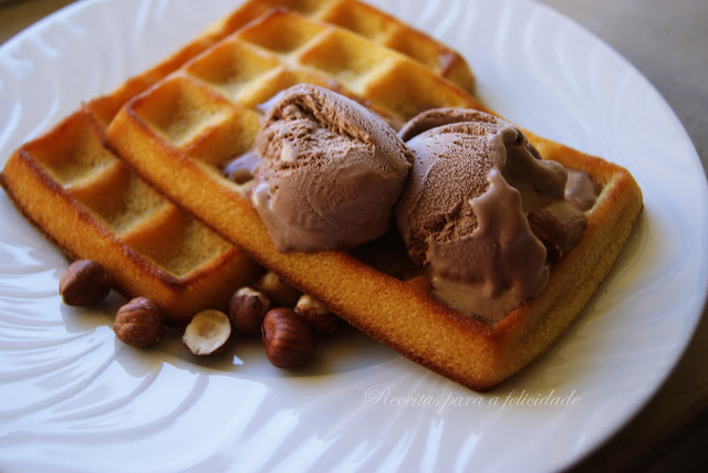 Waffles com Gelado de Chocolate e Avelãs