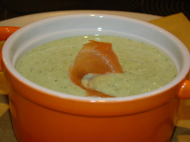 Creme de Courgete com Salmão Fumado / Zucchini Cream with Smoked Salmon