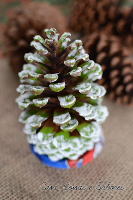 Decoração de Natal: árvore mini com pinha