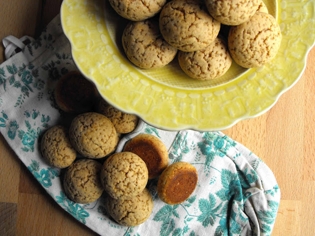 Biscoitos simples de canela e erva-doce