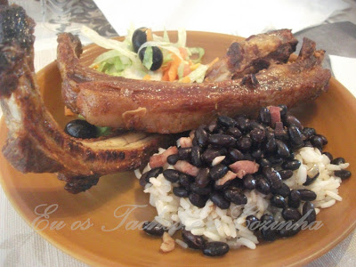 Costela grelhada no forno com feijão preto e arroz