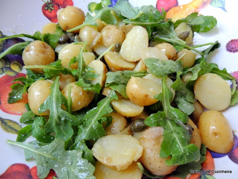 Salada morna de batata com alcaparra e rúcula do Jamie Oliver