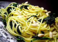 Espaguete com Espinafre e Pinoli (vegana)