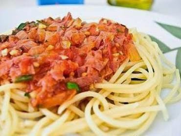 Espaguete à Bolonhesa de Mortadela