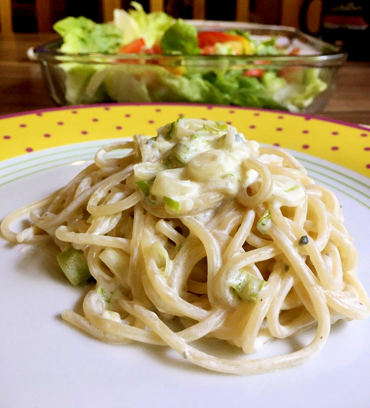 Espaguete com molho de alho-poró e gorgonzola