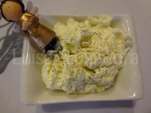 Manteiga na Bimby • Aromatizada com Alho e Manjericão