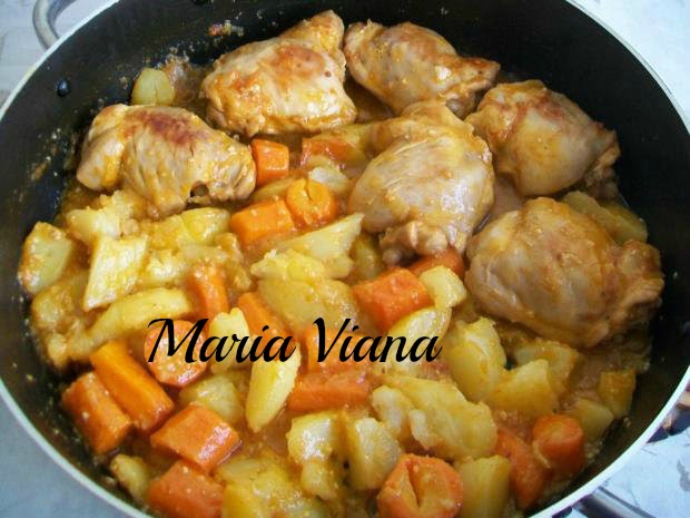 Frango com batatas e cenoura: Maria Viana