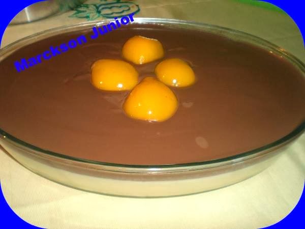 Gelado de pêssegos com chocolate, de Marckson Júnior