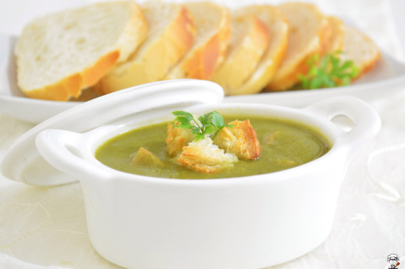 Sopa verde com linguiça defumada