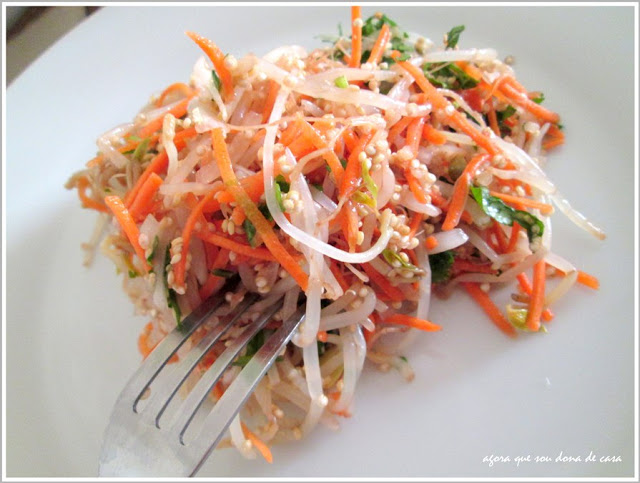 refrescante e nutritiva: salada de quinoa e moyashi