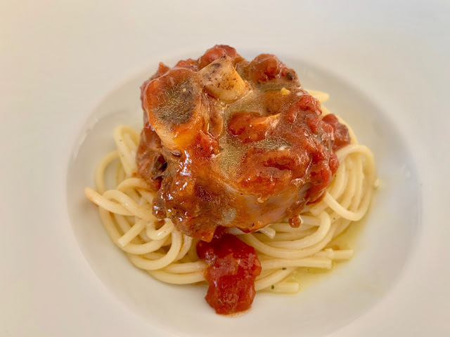 Ossobuco de Vitelo ao Ragu com Spaghetti Aglio & Olio