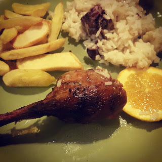 Pato assado com laranja na slow cooker e arroz de miúdos