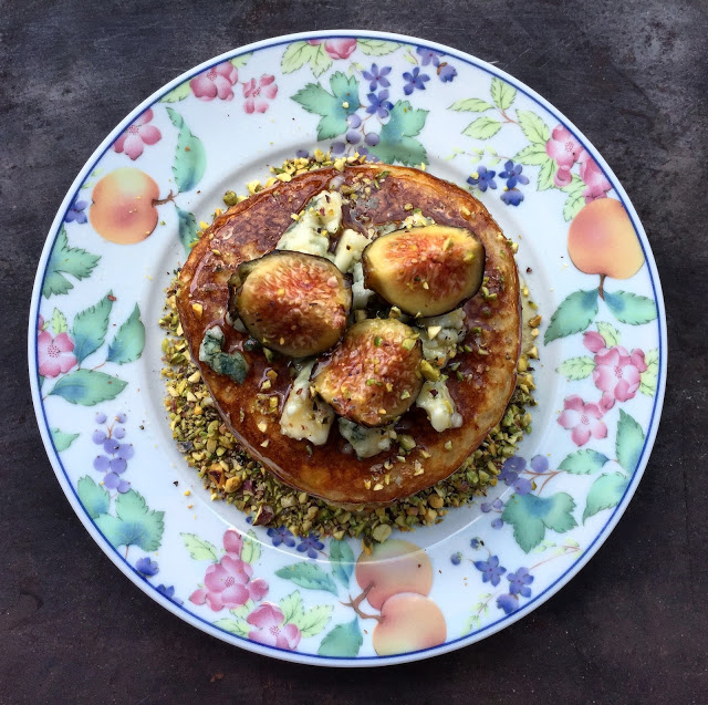 Panquecas com figos, roquefort e mel | Pancakes with figs, roquefort and honey