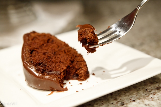 Bolo de chocolate com cobertura de brigadeiro de Nutella