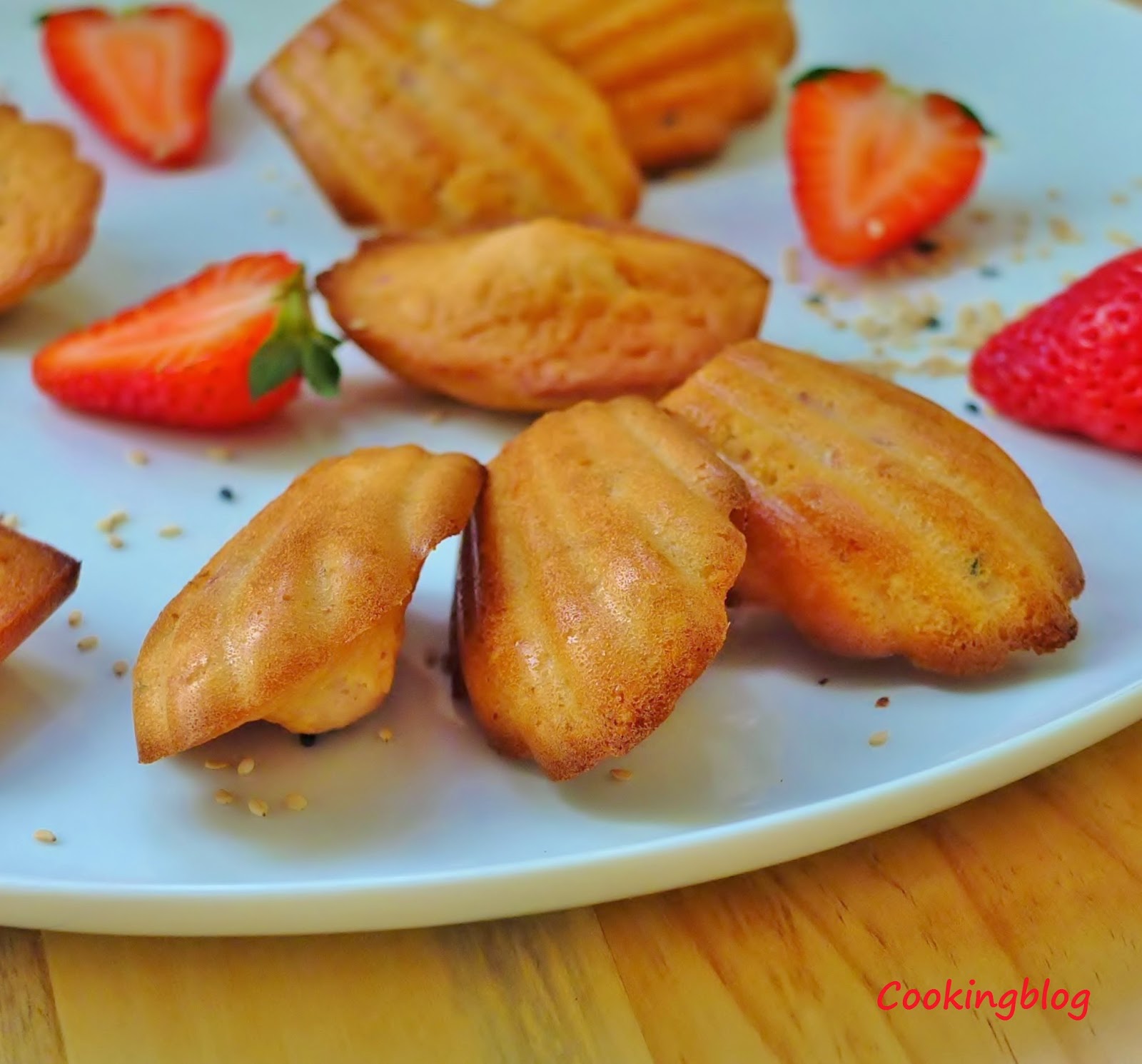 Madalenas de morango e sésamo | Strawberry and sesame madeleines