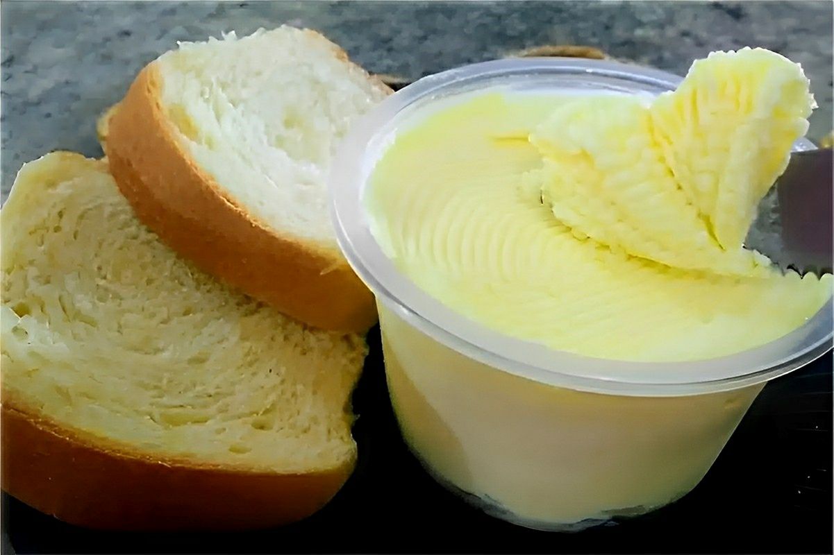 Manteiga caseira fácil e rápida de preparar para servir no lanche da tarde ou café da manhã