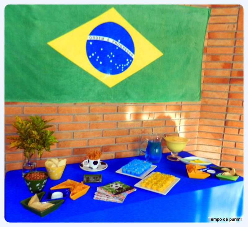 Mesa de petiscos para os jogos do Brasil