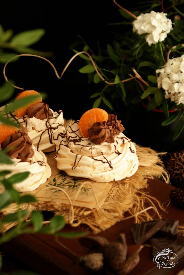 Mini Pavlovas de Chocolate & Clementina (Mini Chocolate & Clementine Pavlovas)