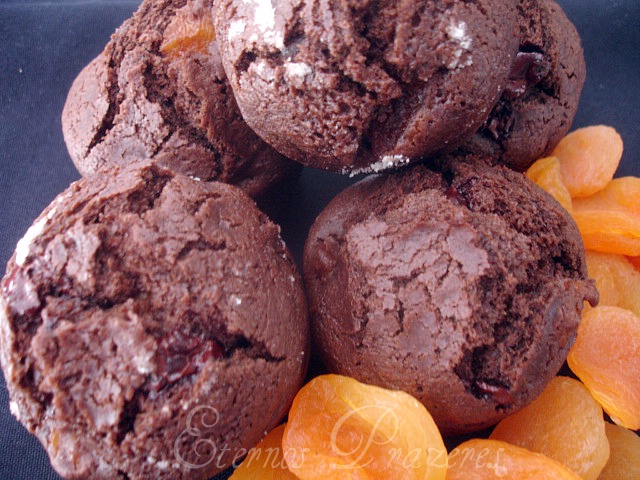 Muffins de chocolate e damasco