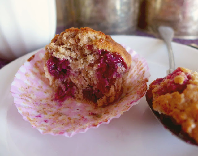 Muffins de aveia e framboesa/ Oatmeal and raspeberry muffins