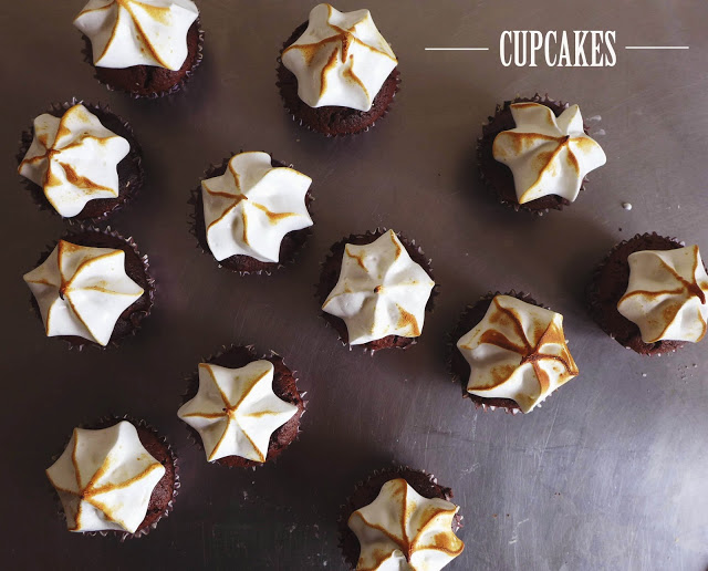 Cupcakes: chocolate e merengue/ Cupcakes: chocolate and meringue