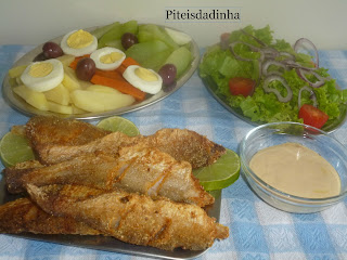 PESCADINHA FRITA NO FUBÁ com salada de legumes e molho c/creme de leite e ainda uma dica de como secar peixe p/fritar