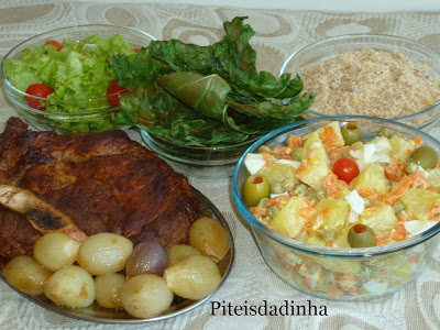 PERNIL ASSADO C/maionese, farofa, salada e chips de couve
