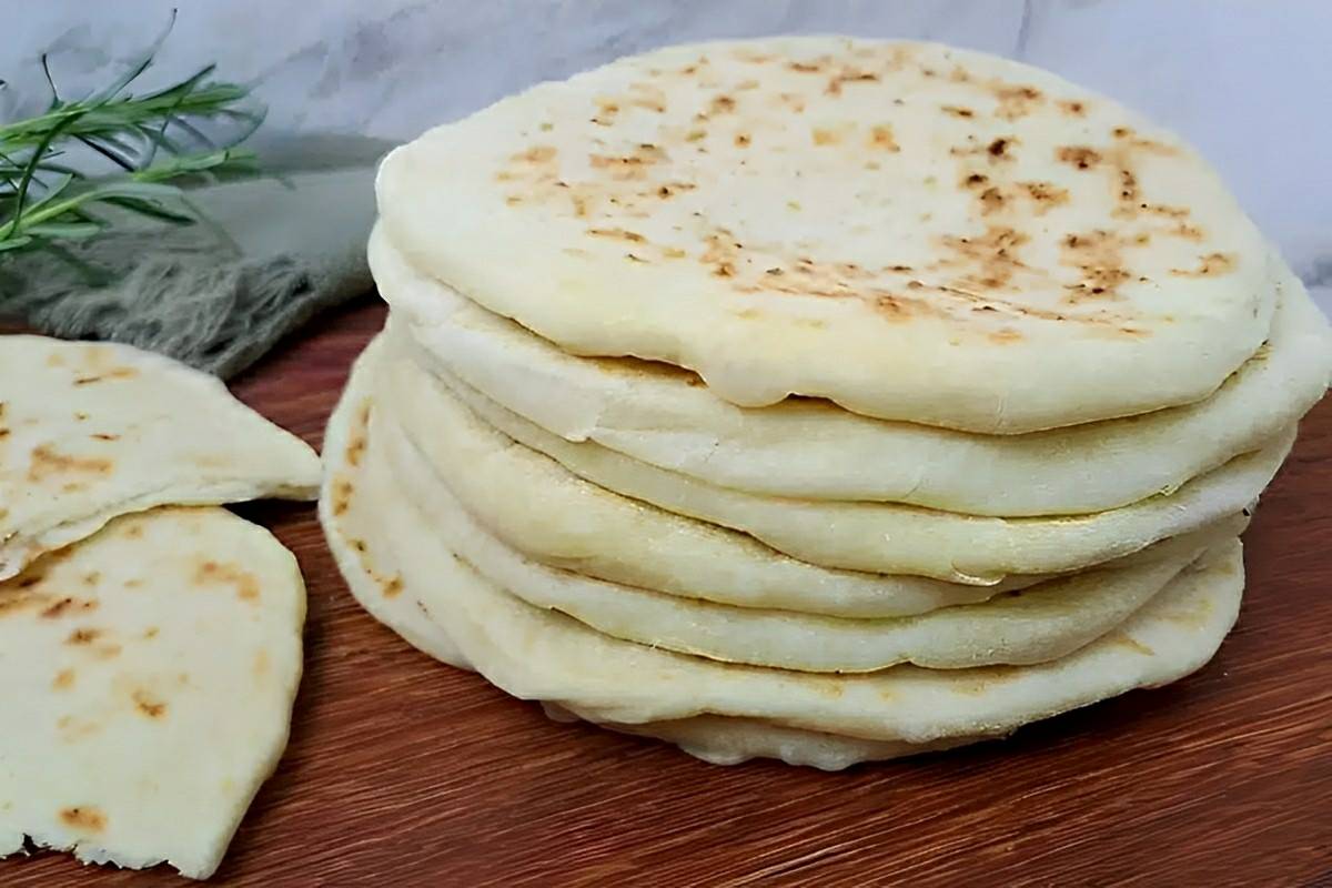 Pão sírio caseiro para você fazer um lanche leve e delicioso para sua família