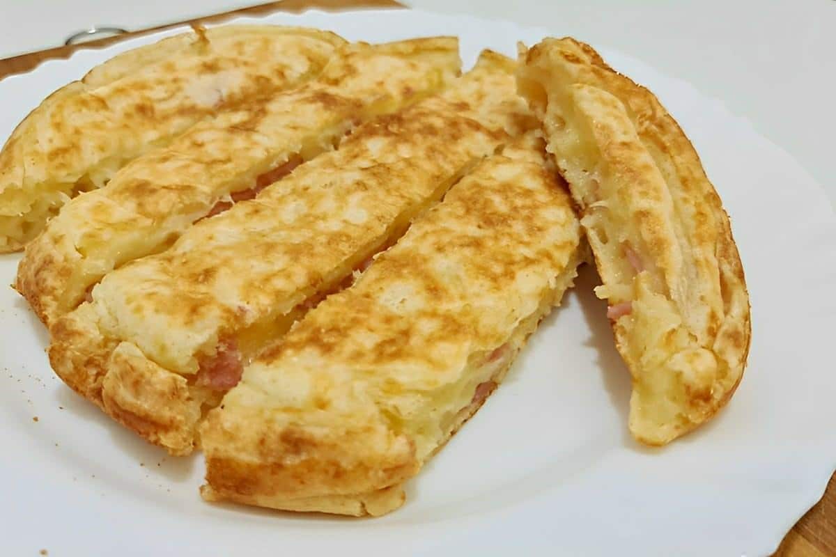Pãozinho de tapioca com queijo e presunto prático e rápido para comer a qualquer hora