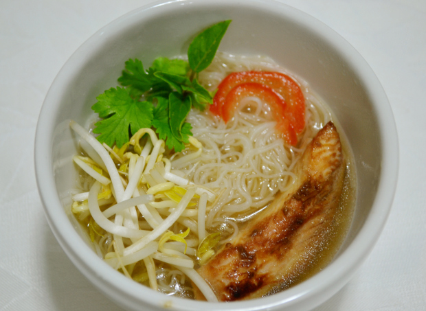 Pho ga soup (sopa vietnamita de frango)
