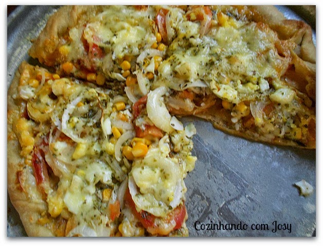 Pizza de Atum e milho com borda recheada de Catupiry - Dia Um...Na Cozinha
