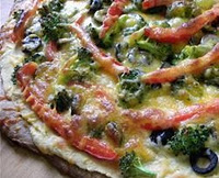 Pizza de Homus, Brócolis e Pimentão (vegana)
