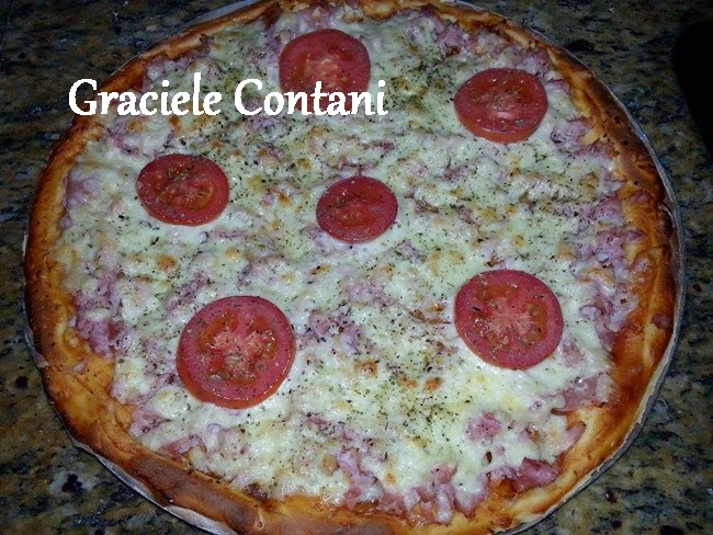 Pizza mista (presunto e queijo), de Graciele Contani
