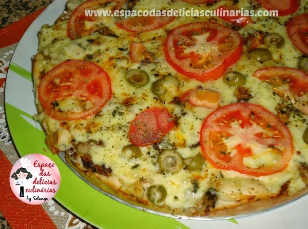 Pizza de sardinha e queijo