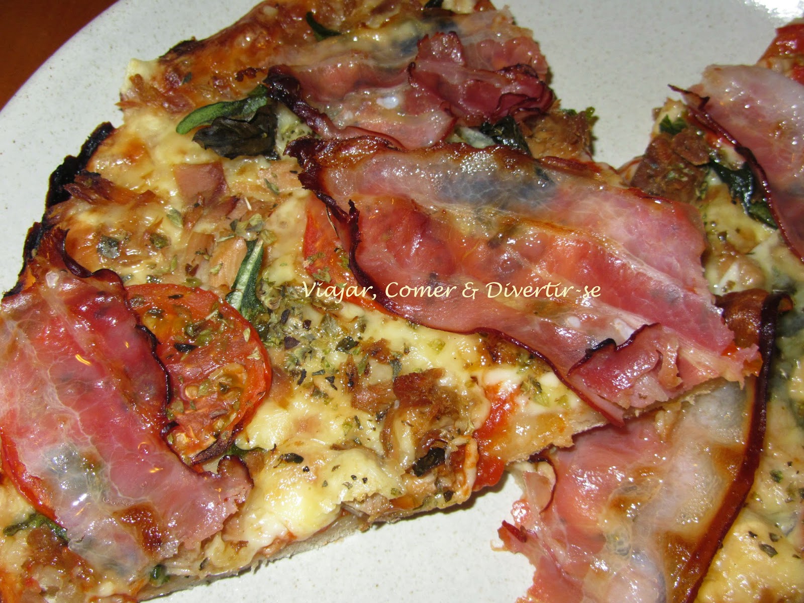 Pizza de Bacon, Atum e Tomate