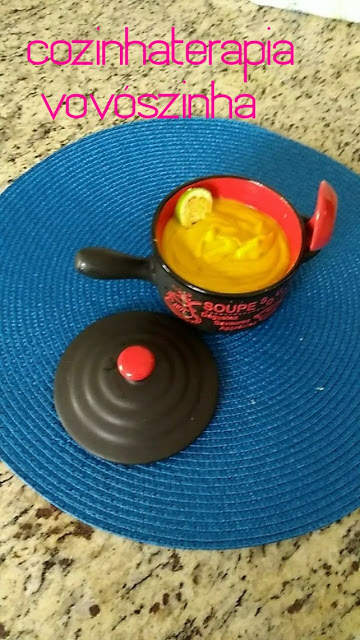 purê de abóbora cabotia com suco de laranja