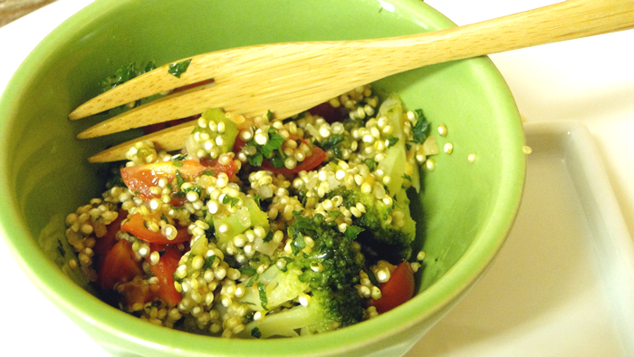 Salada de quinoa com brócolis
