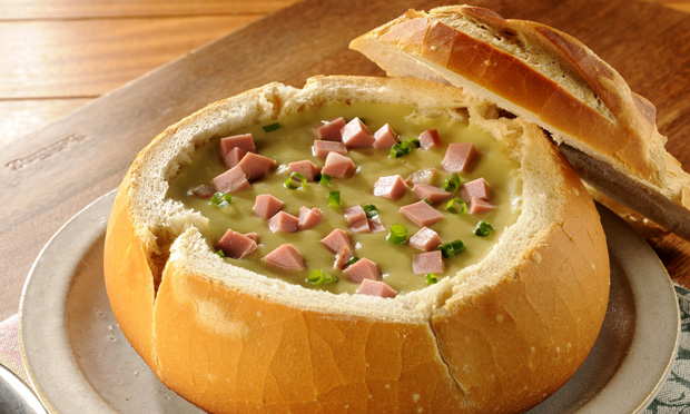 Receita de Sopa de ervilha com mortadela no pão italiano