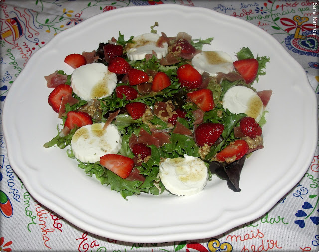 Salada com Morangos e Queijo Fresco