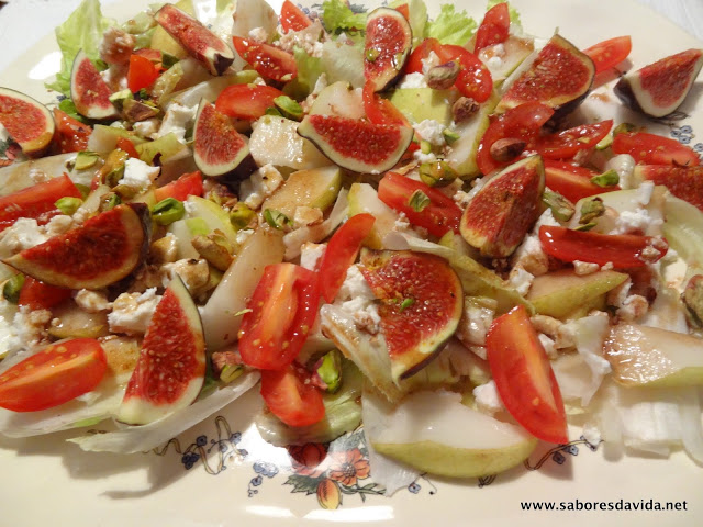 Salada de Figos e Peras com Tomatinhos e Pistache
