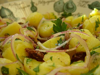 Salada de Batata, Cebola Roxa e Azeitonas (vegana)