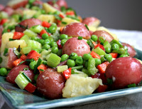 Salada de Batata com Ervilhas, Aipo e Pimentão (vegana)