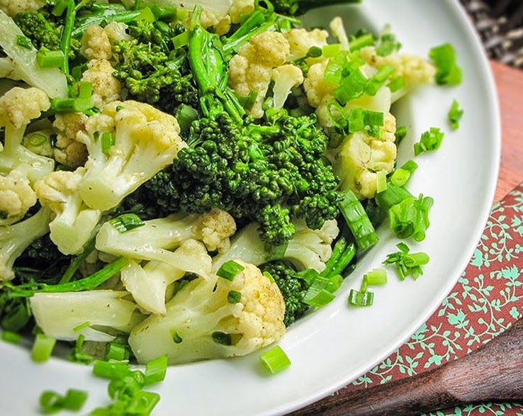 Salada de Brócolis com Couve-Flor (vegana)
