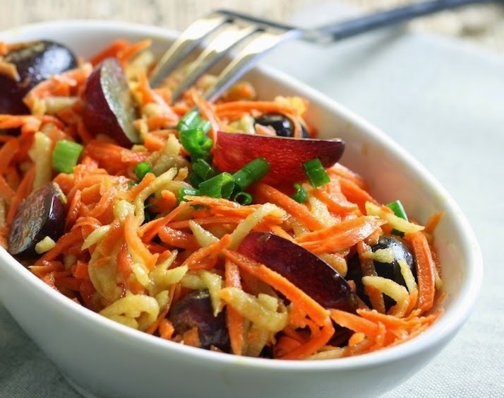 Salada de Cenoura com Maçã e Uva (vegana)