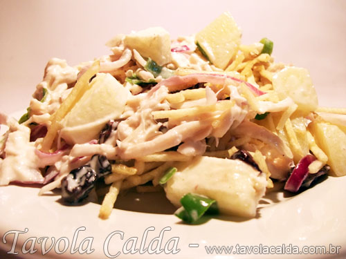 Salada de Frango com Batata, Maçã e Uva Passa