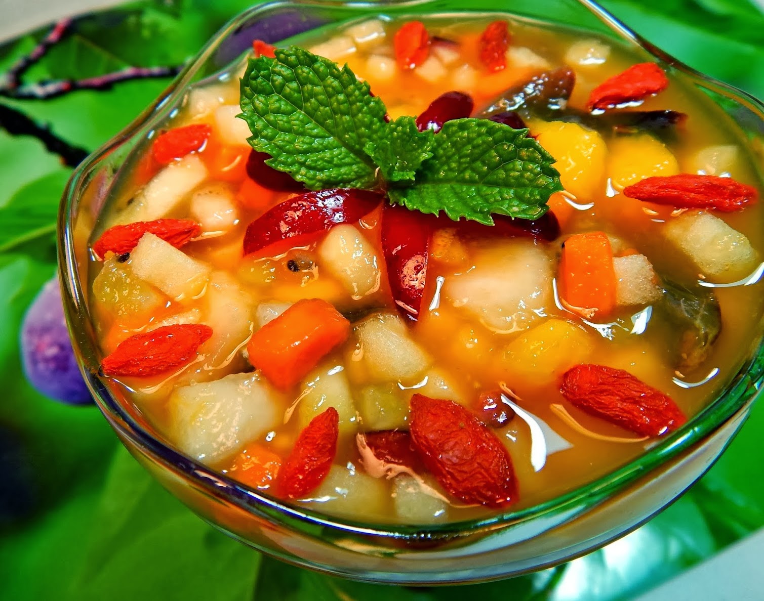 Salada de Frutas com Calda de Maracujá e Laranja (vegana)