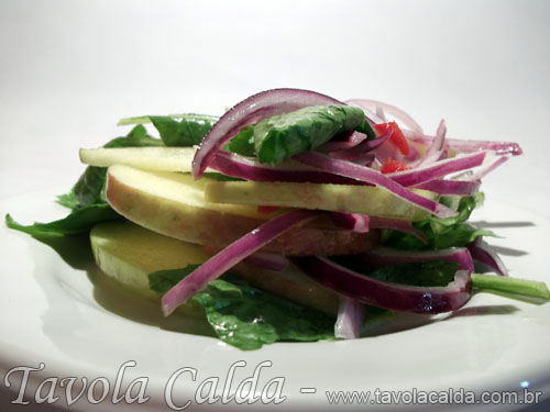 Salada de Radite com Maçã e Cebola Roxa