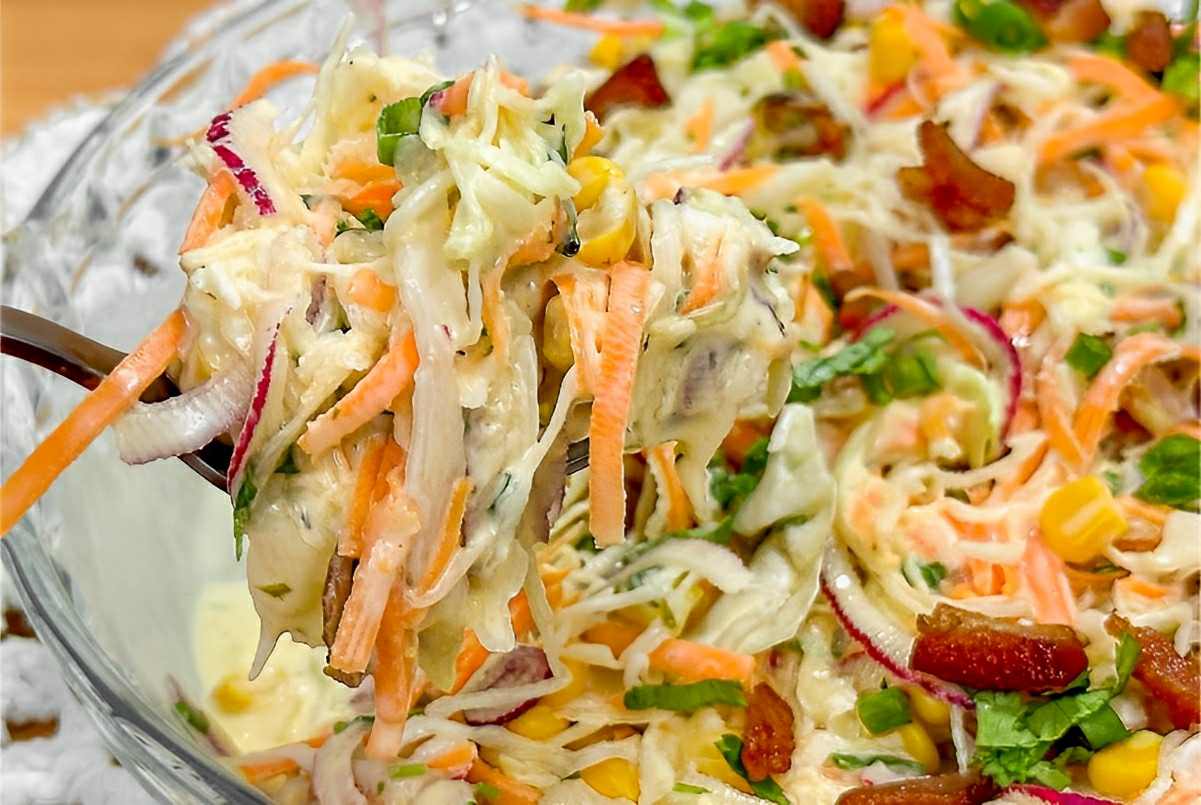 Salada de repolho especial: muito crocante saborosa e fácil de fazer