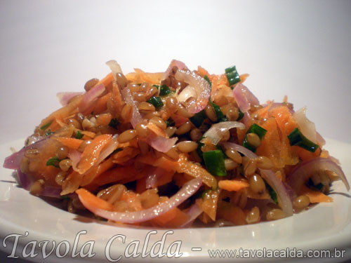 Salada de Trigo em Grão com Cenoura e Cebola